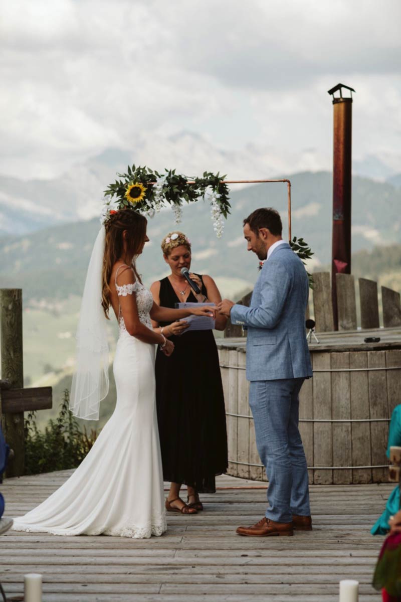 An intimate ceremony at la Clusaz, Haute-Savoie. A full English ceremony, personalized.